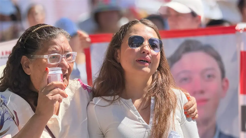 FOTOS | Exigen con marcha la aparición de Carlos Emilio, joven de Durango desaparecido en Mazatlán