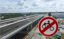 ¿Cuál es la multa por subir los puentes del periférico en moto en Mérida?