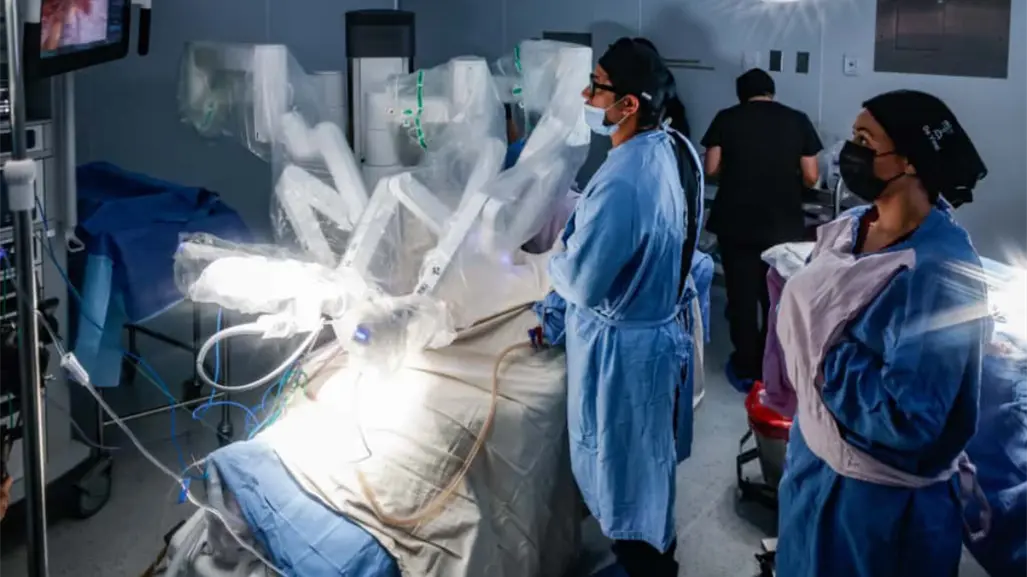 Suma ISSSTE Torreón segunda operación robótica para combatir cáncer