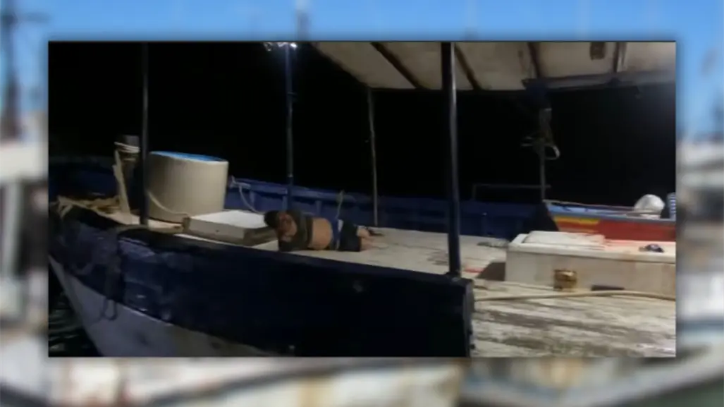Hombre roba un barco en altamar y abandona a 11 pescadores: así fue capturado