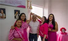 Andrés Mijes reconoce a mujeres que vencieron el cáncer de mama en Escobedo