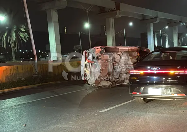 VIDEO | Impactante incendio consume por completo un auto en Guadalupe