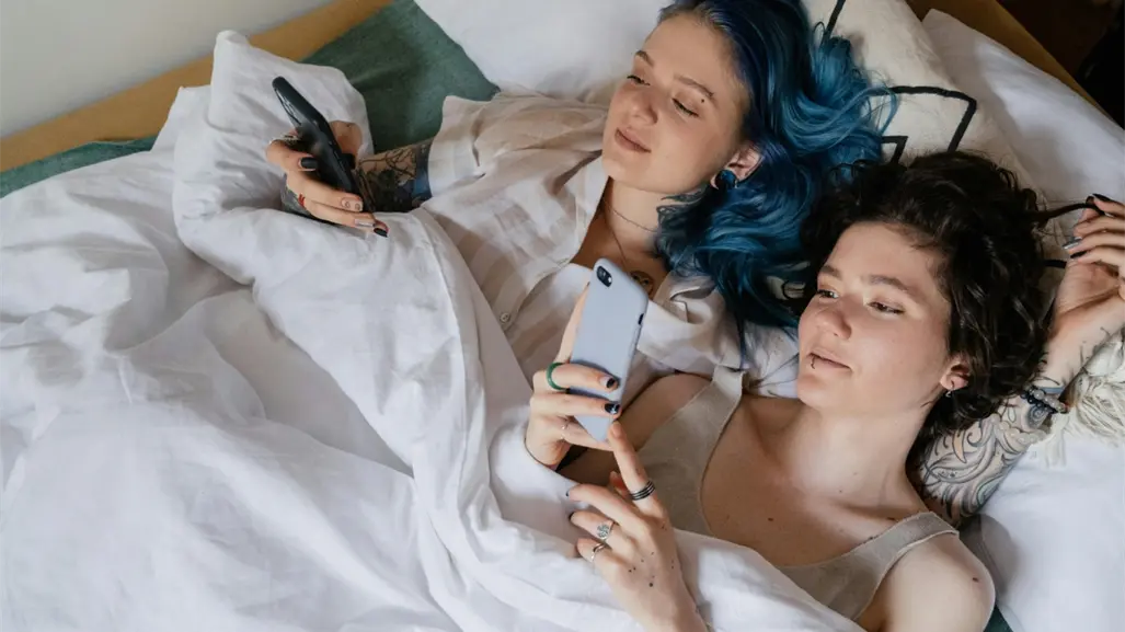 Esto recomienda la SSPC para reducir los efectos por uso de dispositivos móviles antes de dormir