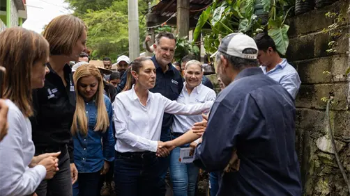 Claudia Sheinbaum recorre zonas afectadas por las lluvias en Pinal de Amoles, Querétaro | VIDEO