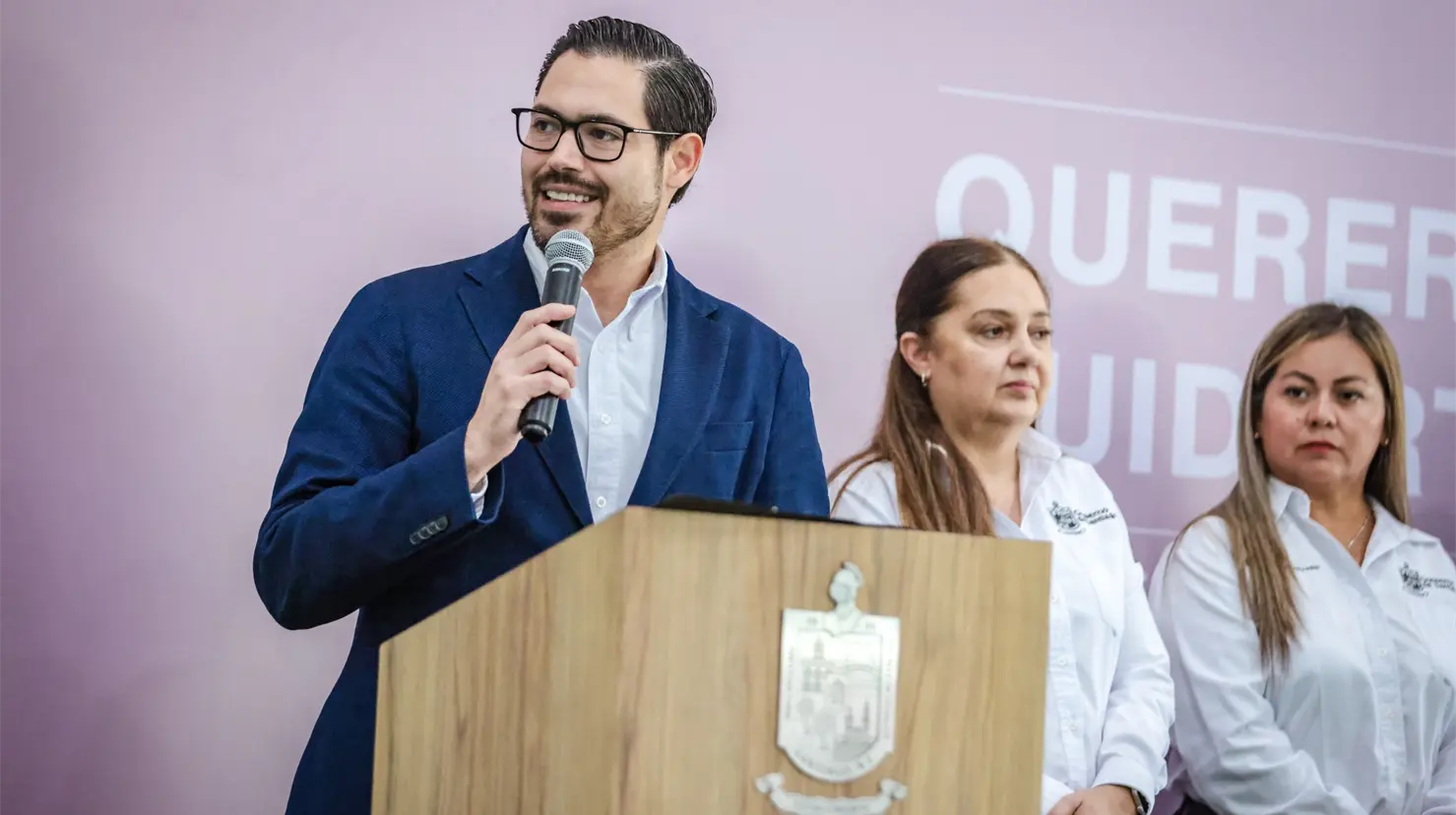 Foto: Ayuntamiento de Santiago. El alcalde David de la Peña encabeza la brigada Quererte es Cuidarte Más