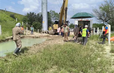 Agua y Drenaje trabaja en reparación de tubería dañada en Pesquería, ¿hay suspensión de servicio?