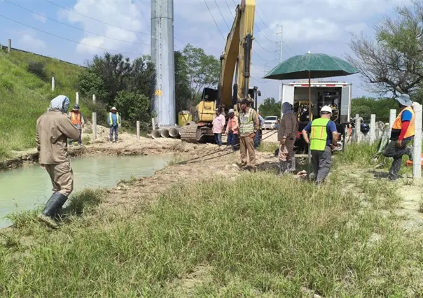 Agua y Drenaje trabaja en reparación de tubería dañada en Pesquería, ¿hay suspensión de servicio?