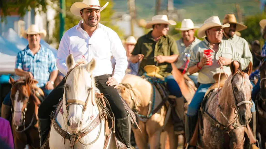 Jesús Nava da inicio al XXII Festival Fama Antigua con tradicional cabalgata en Santa Catarina