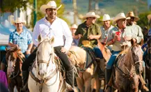 Jesús Nava da inicio al XXII Festival Fama Antigua con tradicional cabalgata en Santa Catarina