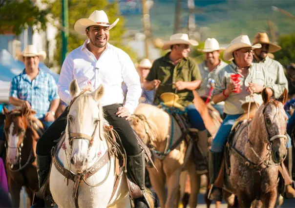 Jesús Nava da inicio al XXII Festival Fama Antigua con tradicional cabalgata en Santa Catarina