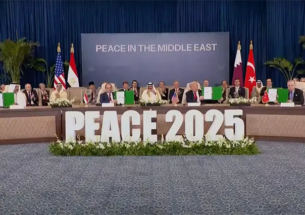 Donald Trump firma acuerdo de paz de Gaza junto líderes de Egipto, Qatar y Turquía