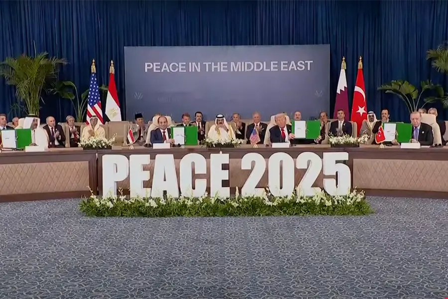 Donald Trump firma acuerdo de paz de Gaza junto líderes de Egipto, Qatar y Turquía