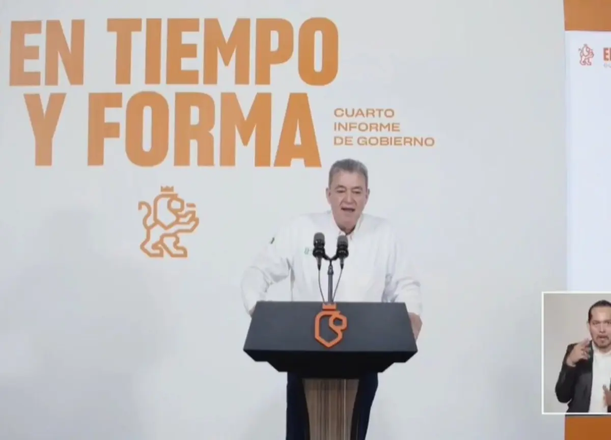 Hernán Villarreal en la conferencia de prensa, El Nuevo León Informa. Foto: Gobierno de Nuevo León.