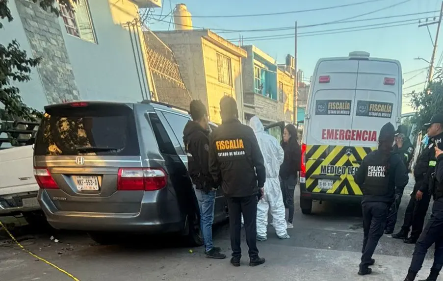 Autoridades investigan un posible ataque directo tras una discusión al interior del vehículo. Imagen: Especial