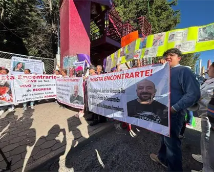 Familiares bloquean Periférico Norte para exigir justicia por Kimberly, desaparecida en Naucalpan