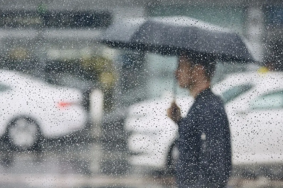 Se pronostican lluvias en Nuevo León los días martes 14 y miércoles 15 de octubre de 2025, ¡no guardes el paraguas!, Foto: Canva