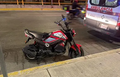 Pareja de motociclistas derrapa en Circuito Interior; se salvan de milagro