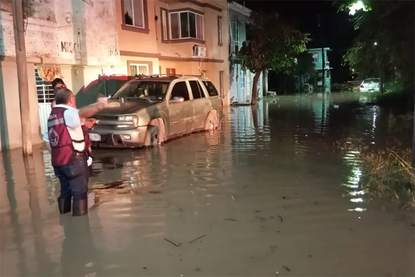 Protección Civil, Sedena y marina en recorridos en las colonias más afectadas | Foto: Ayuntamiento Tampico
