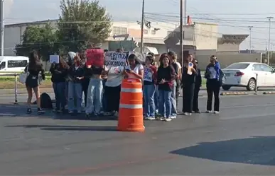 Estudiantes de la Universidad Vizcaya en Saltillo bloquean el bulevar Venustiano Carranza