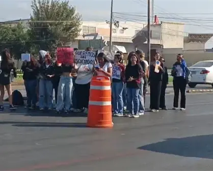 Estudiantes de la Universidad Vizcaya en Saltillo bloquean el bulevar Venustiano Carranza