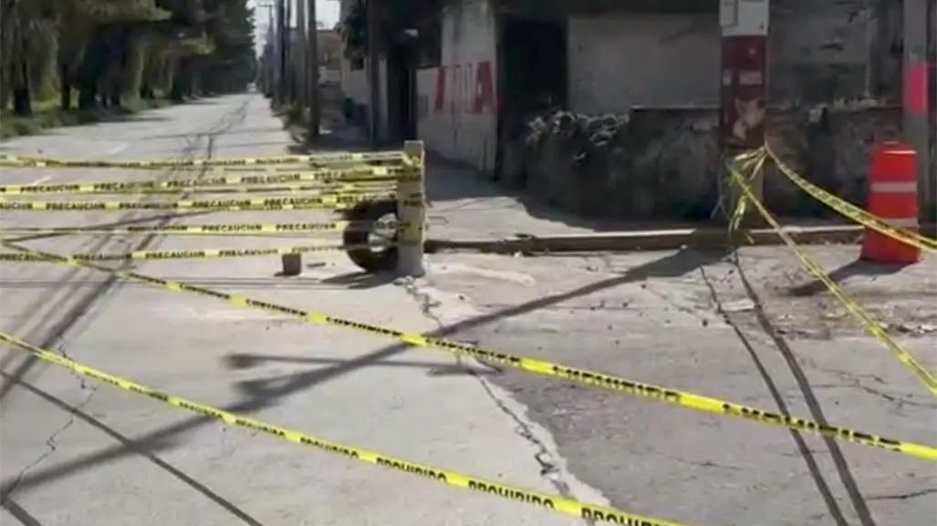 Paseo Tollocan en Edomex es afectado por socavón: cierre de tramo dañado