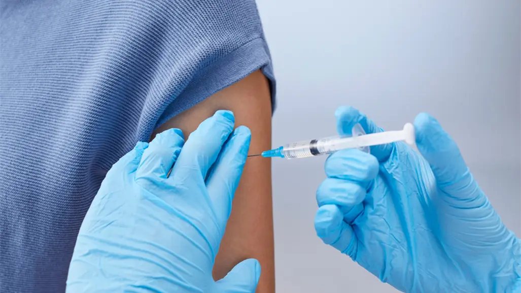 Hoy inicia la campaña de vacunación invernal en BCS; es contra la influenza y COVID-19