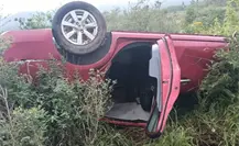 Volcadura en plena carretera a Colombia mantiene tránsito detenido en Salinas Victoria