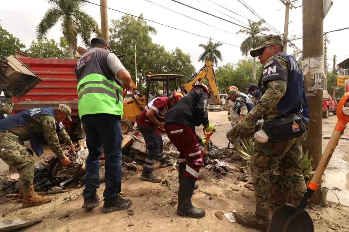 Cuerpos de Rescate realizando labores de ayuda a Poza Rica Foto: X(Twitter) @SGIRPC_CDMX
