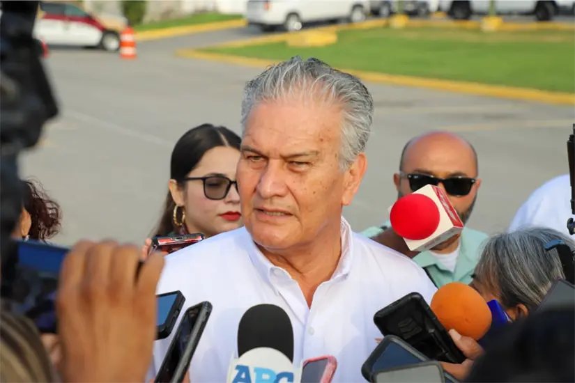 El secretario de Salud de Tamaulipas, Vicente Joel Hernández Navarro, llamó a reforzar las medidas preventivas para frenar los brotes. Foto: Carlos García
