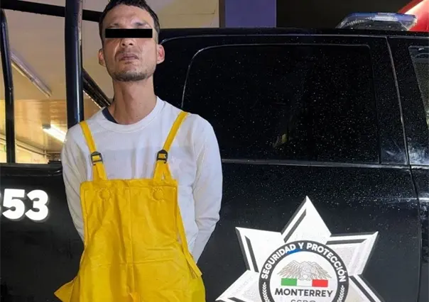 Hombre presume arma con moto robada y es detenido en Monterrey