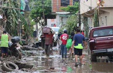 Bomberos voluntarios de Teotihuacán llevan ayuda a los afectados de Veracruz tras fuertes inundaciones