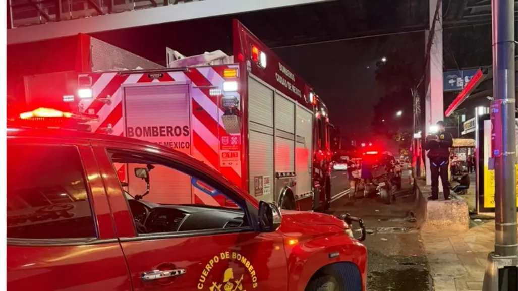 Se incendia vivienda sobre Calzada de Tlalpan; bomberos evitan tragedia en la CDMX