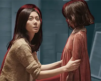 Mimic: voces del más allá, una misteriosa leyenda que aterroriza a una madre y su hija