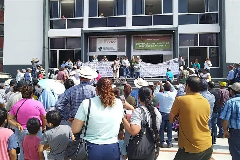 En Ciudad Victoria, los campesinos se plantaron frente al Palacio Federal. Foto: Carlos García