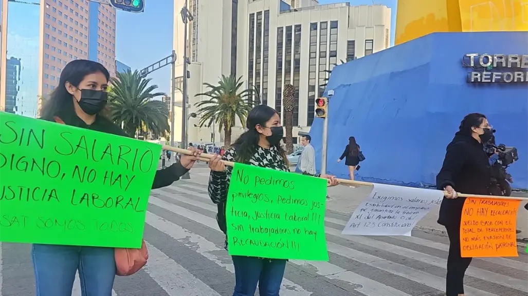 VIDEO | Trabajadores del SAT paralizan Reforma: exigen aumentos y mejores condiciones