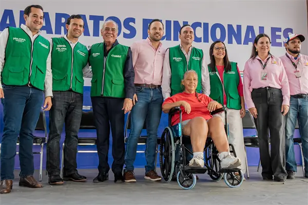 Manolo Jiménez entrega mil aparatos funcionales en Piedras Negras
