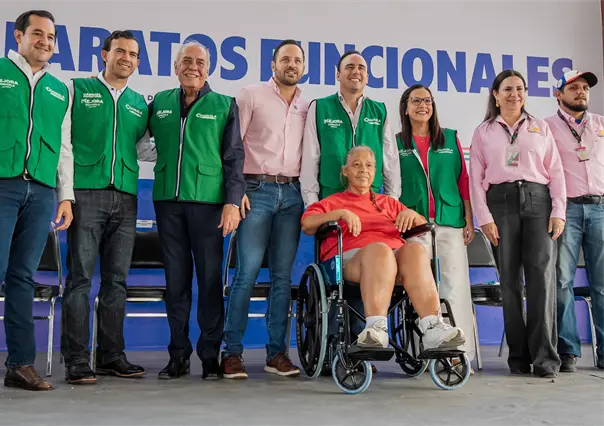 Manolo Jiménez entrega mil aparatos funcionales en Piedras Negras