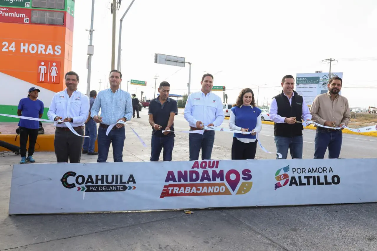 El alcalde Javier Díaz en la entrega de la obra en Saltillo. (Fotografía: Javier Díaz)