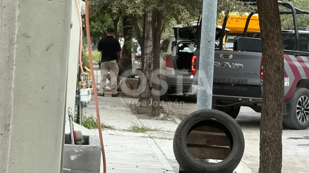 Aseguran camioneta de lujo con armas y droga en García, Nuevo León