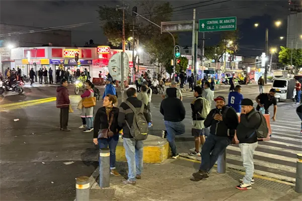 Bloqueo en Iztapalapa: comparsas de los 8 Barrios exigen presupuesto para carnavales