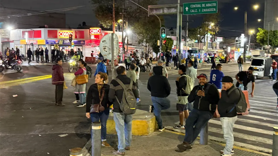 Bloqueo en Iztapalapa: comparsas de los 8 Barrios exigen presupuesto para carnavales
