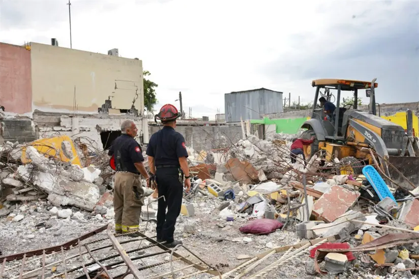 Se activo operativo para apagar el fuego y retirar escombros | Foto: FB Carmen Lilia Canturosas Villarreal