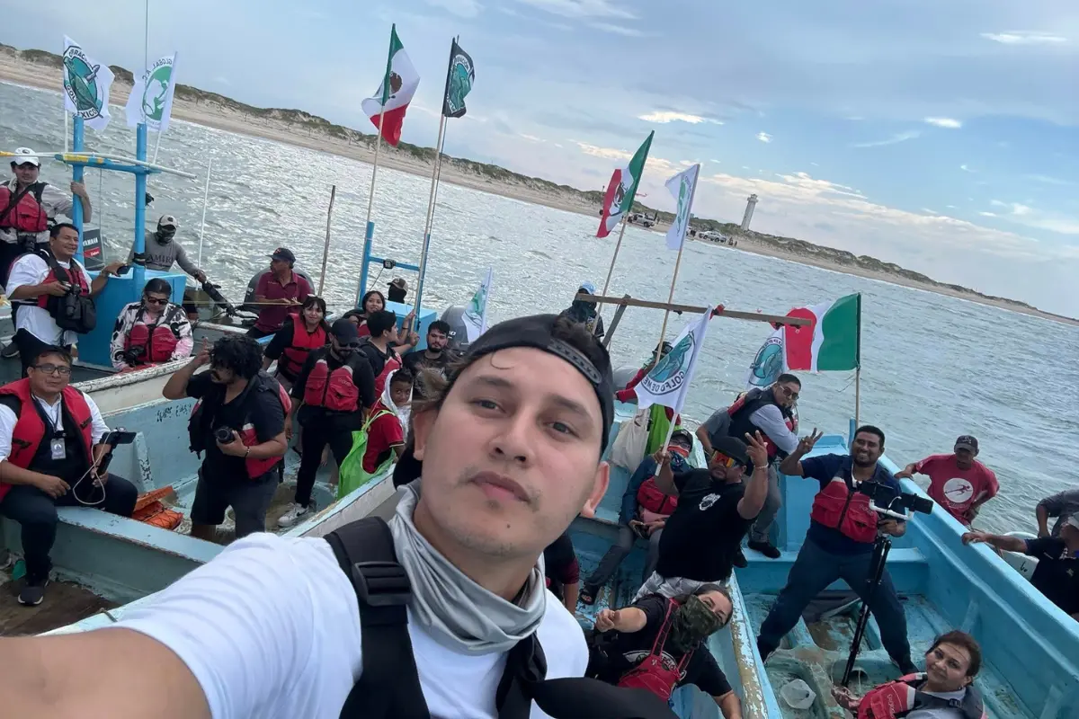 Según los reportes, los restos corresponden a un tanque presuntamente de combustible, localizado cerca del faro norte, en la boca del río Bravo. Foto: CONIBIO Global A.C