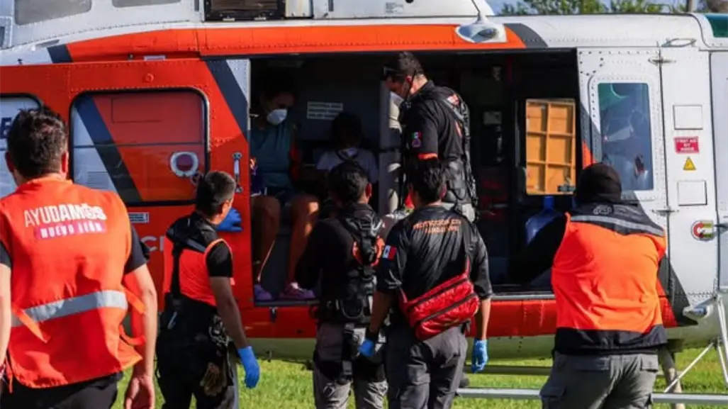 Helicóptero de PCNL brinda rescate aéreo a mujer y menor en Veracruz