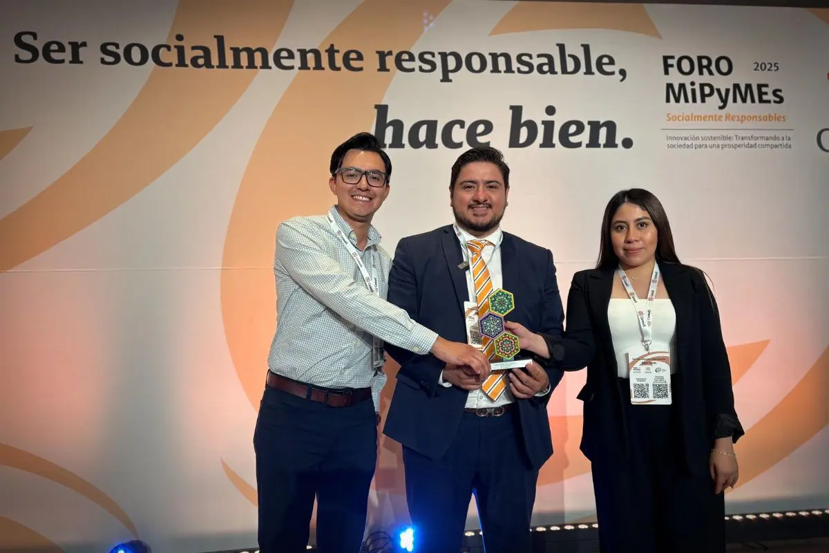 Servicios de Agua y Drenaje de Monterrey recibió el Distintivo de Entidad Promotora del Centro Mexicano para la Filantropía Foto: AyD Monterrey