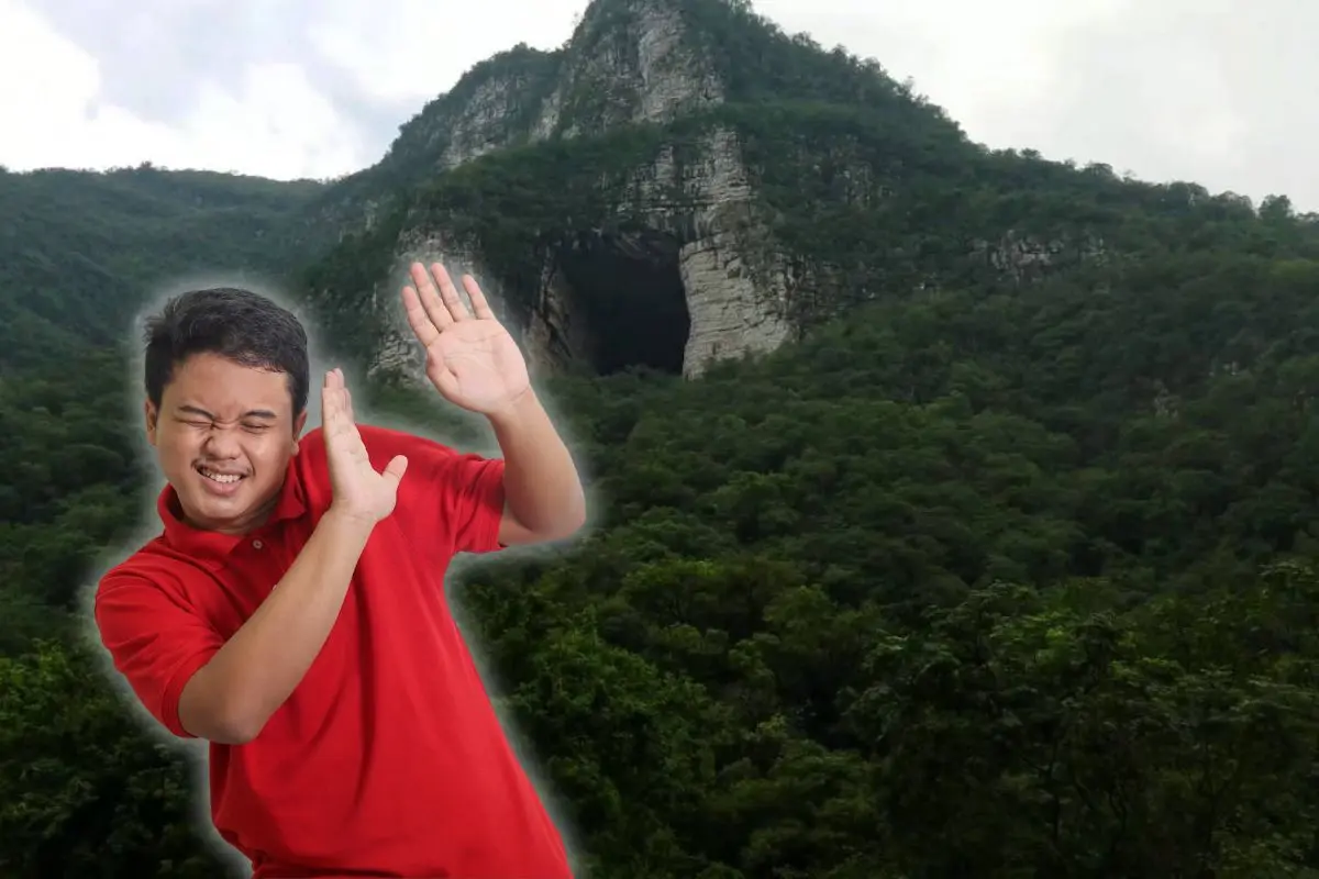 Famosa Cueva de Agapito Treviño y un hombre con los ojos cerrados Foto: Canva