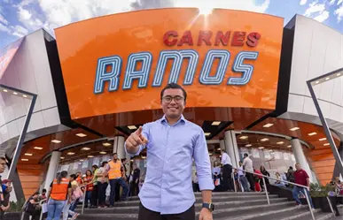 Félix Arratia inaugura la sucursal más grande de Carnes Ramos en Juárez con drive thru