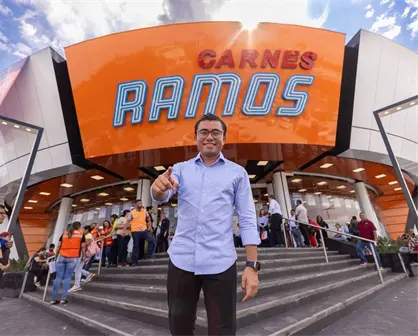 Félix Arratia inaugura la sucursal más grande de Carnes Ramos en Juárez con drive thru