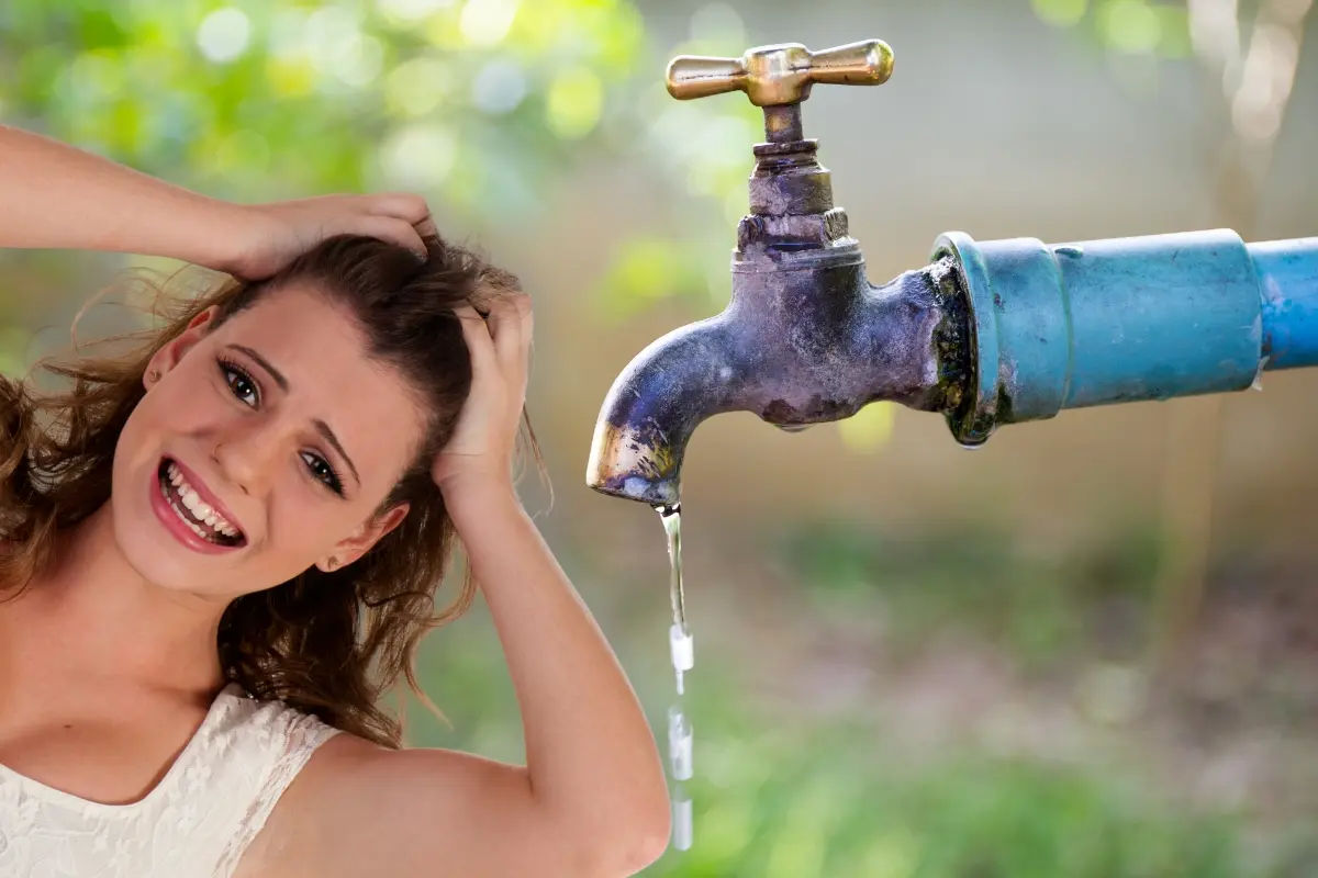 Una llave con poca agua y una mujer. Foto: Canva