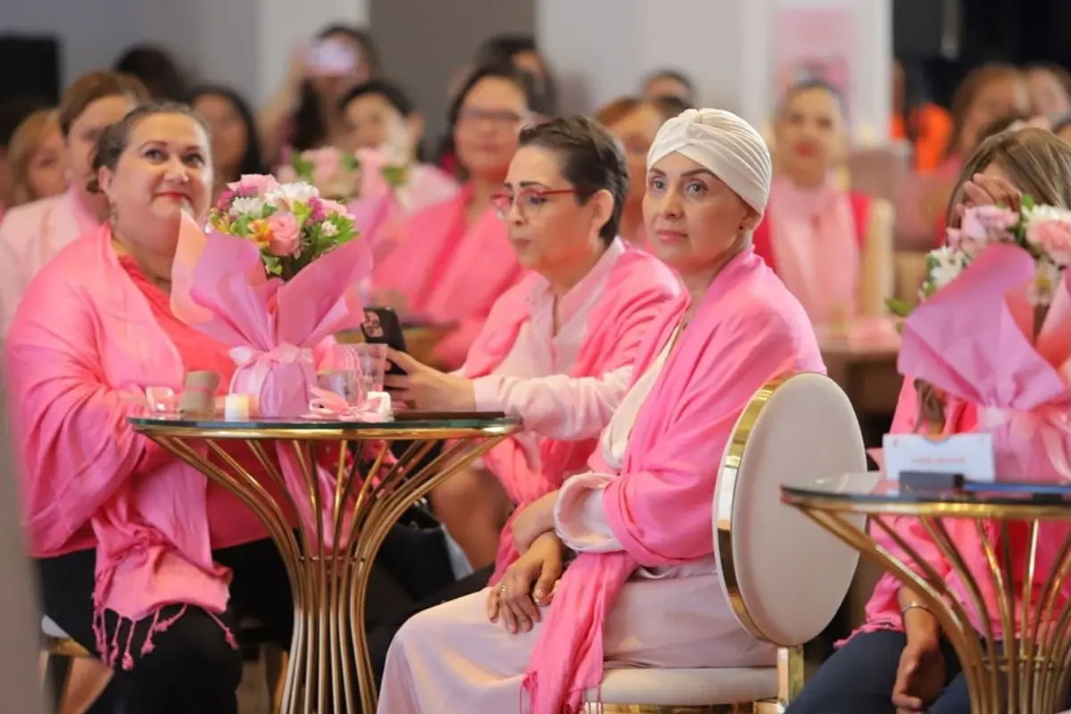 Mujeres en evento de la Cobertura Universal contra el Cáncer de Mama en Nuevo León. Foto: Secretaría de Salud en Nuevo León